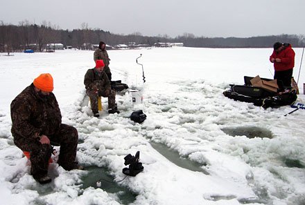 Overview of ice fishing gambling game